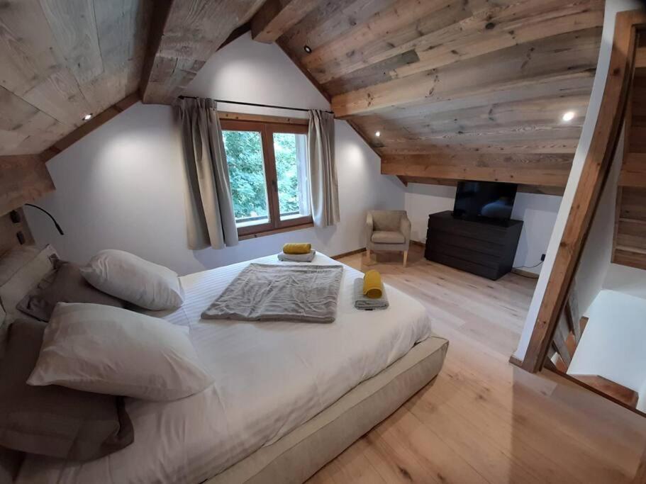 Henriette By Brennus * Chamonix Mont Blanc